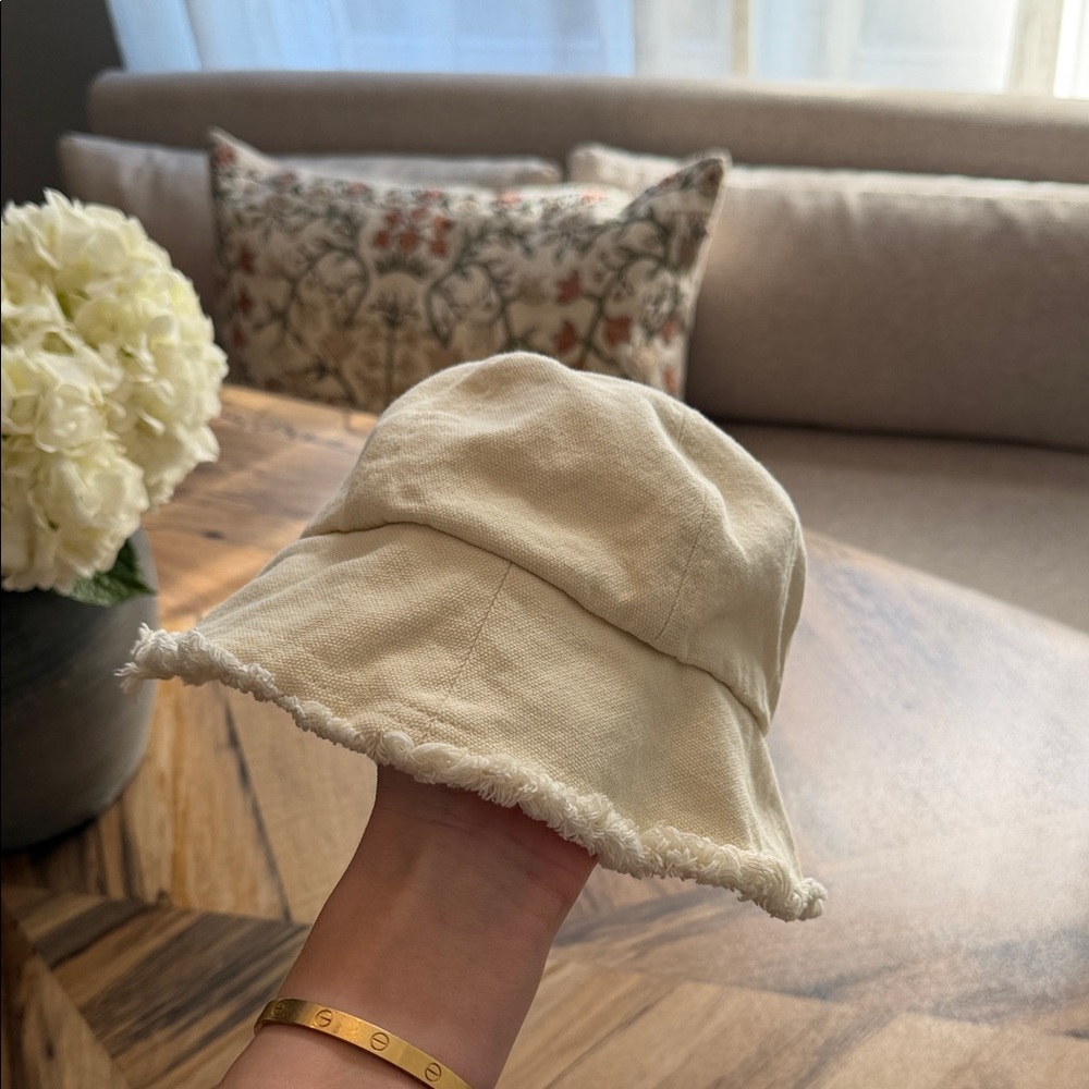Bucket hat